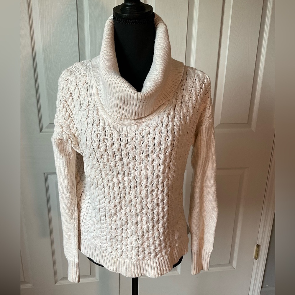 American Eagle turtleneck, cable knit sweater. Size M.